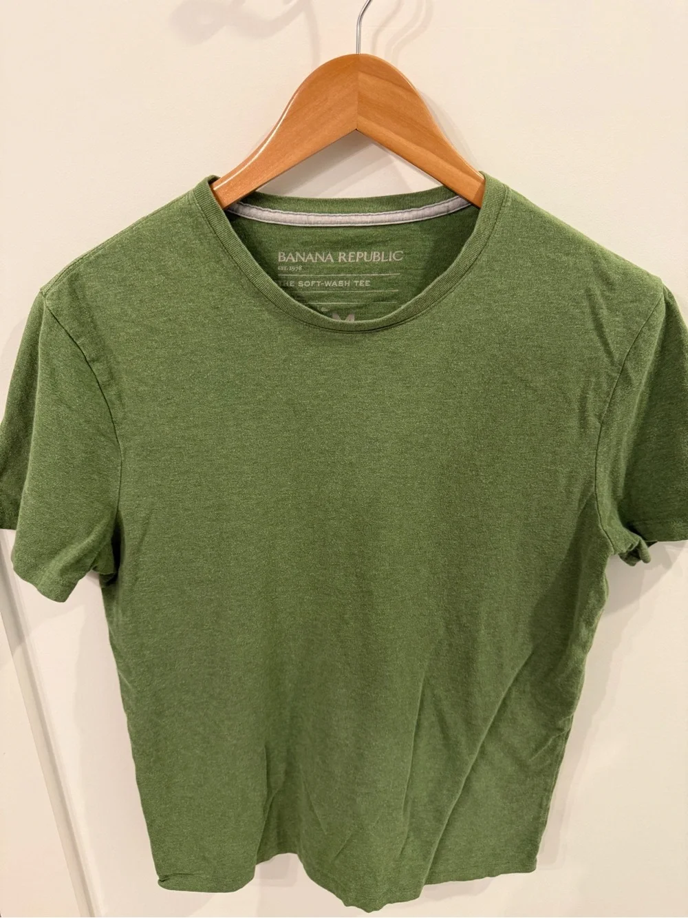 Banana Republic Men's Olive Crew Neck Short Sleeve Tee